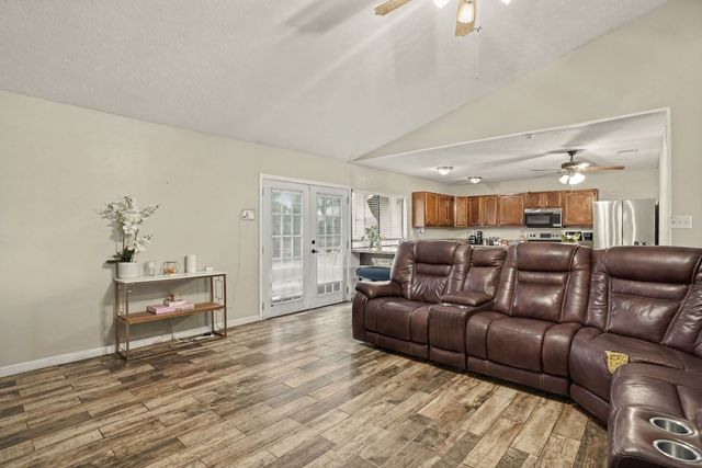 3916 Longmeadow Way, Fort Worth, TX 76133