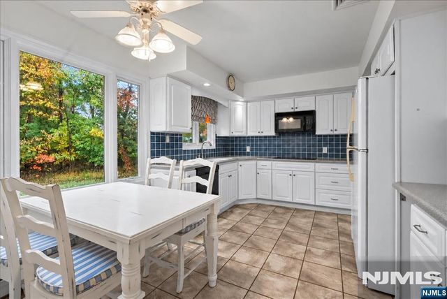 20 Wesley Drive, West Milford, NJ 07480