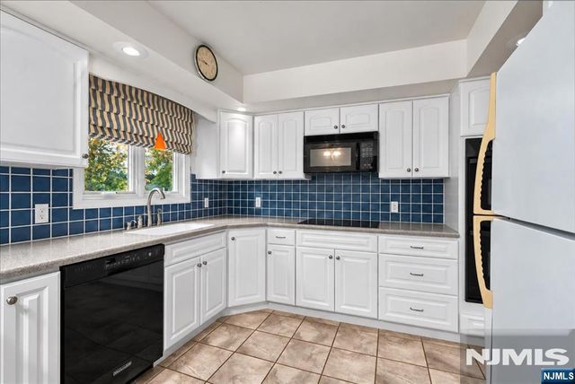 20 Wesley Drive, West Milford, NJ 07480