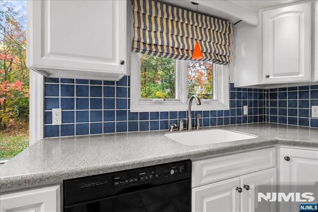 20 Wesley Drive, West Milford, NJ 07480