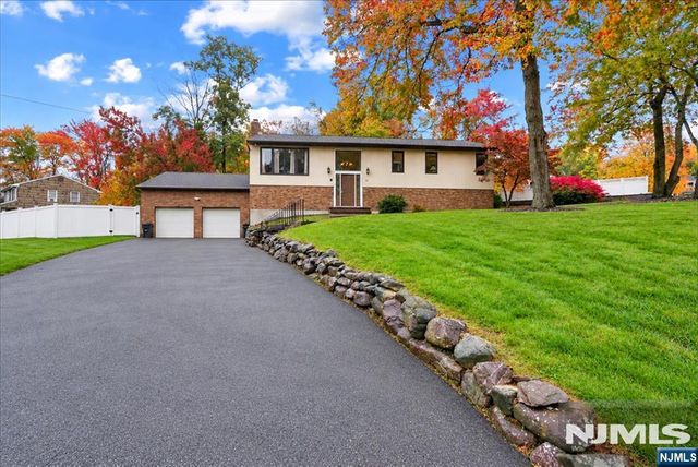 20 Wesley Drive, West Milford, NJ 07480