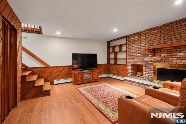 20 Wesley Drive, West Milford, NJ 07480