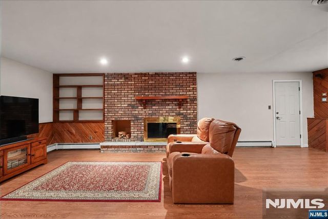 20 Wesley Drive, West Milford, NJ 07480