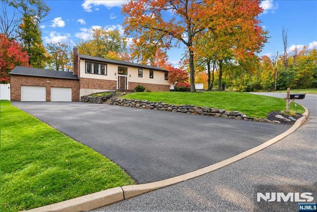 20 Wesley Drive, West Milford, NJ 07480