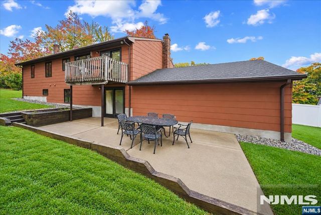 20 Wesley Drive, West Milford, NJ 07480
