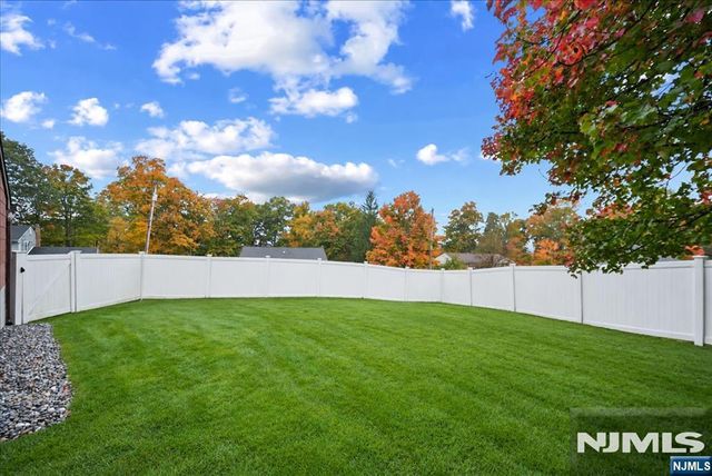20 Wesley Drive, West Milford, NJ 07480
