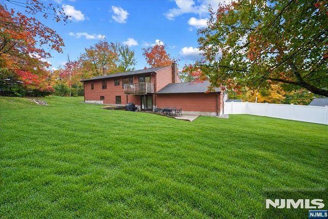 20 Wesley Drive, West Milford, NJ 07480