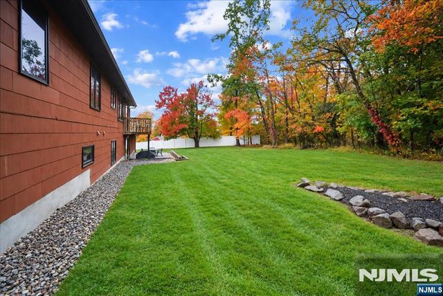 20 Wesley Drive, West Milford, NJ 07480