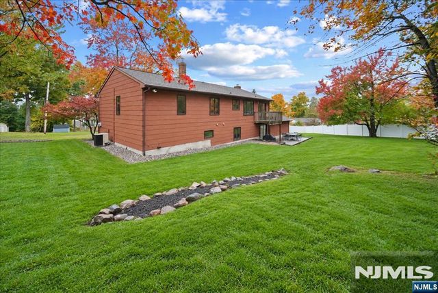 20 Wesley Drive, West Milford, NJ 07480