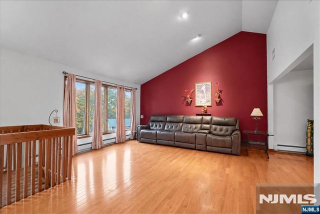 20 Wesley Drive, West Milford, NJ 07480