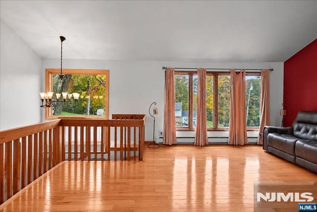 20 Wesley Drive, West Milford, NJ 07480