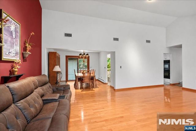 20 Wesley Drive, West Milford, NJ 07480