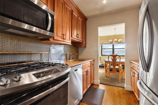 100 Diplomat Drive 5H, Mount Kisco, NY 10549