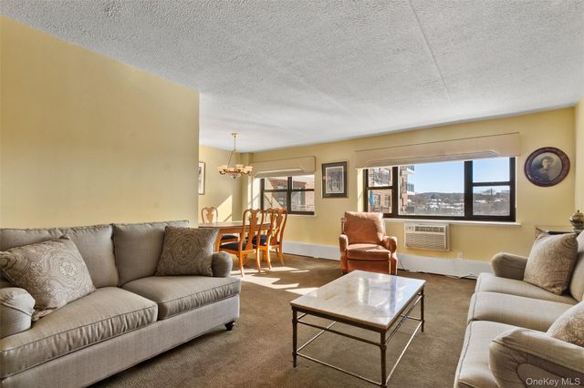 100 Diplomat Drive 5H, Mount Kisco, NY 10549