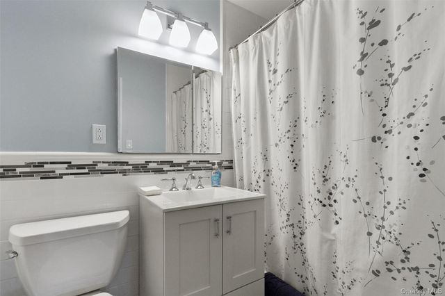 100 Diplomat Drive 5H, Mount Kisco, NY 10549