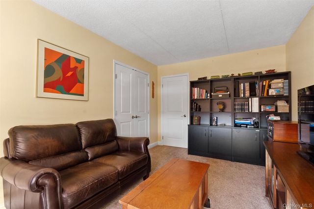 100 Diplomat Drive 5H, Mount Kisco, NY 10549