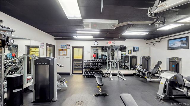 100 Diplomat Drive 5H, Mount Kisco, NY 10549