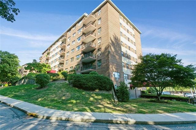 100 Diplomat Drive 5H, Mount Kisco, NY 10549