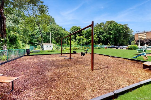 100 Diplomat Drive 5H, Mount Kisco, NY 10549