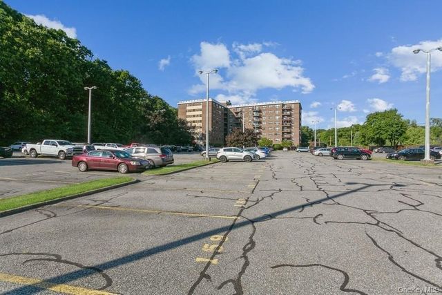 100 Diplomat Drive 5H, Mount Kisco, NY 10549