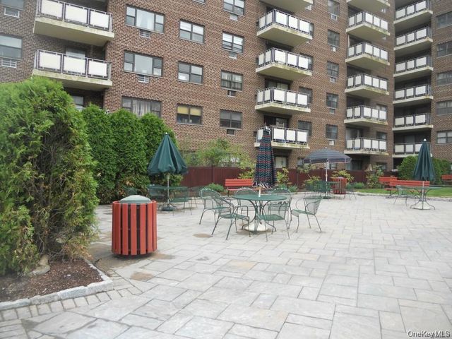 100 Diplomat Drive 5H, Mount Kisco, NY 10549