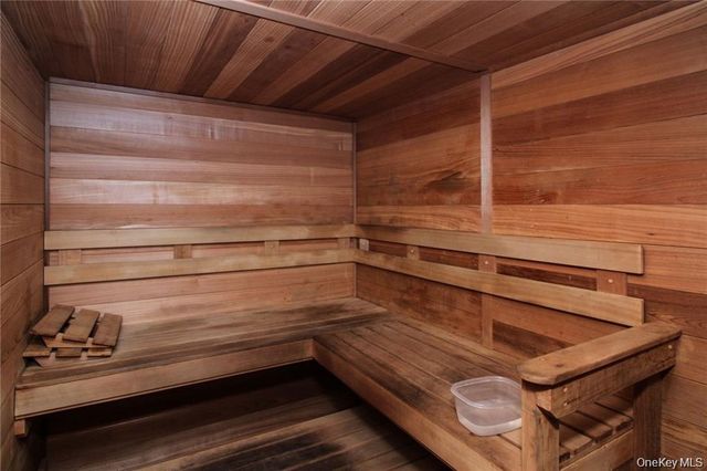 100 Diplomat Drive 5H, Mount Kisco, NY 10549