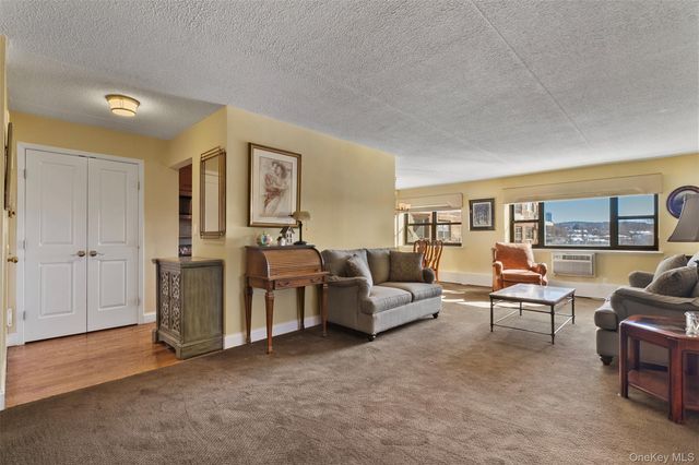 100 Diplomat Drive 5H, Mount Kisco, NY 10549