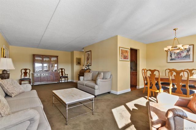 100 Diplomat Drive 5H, Mount Kisco, NY 10549