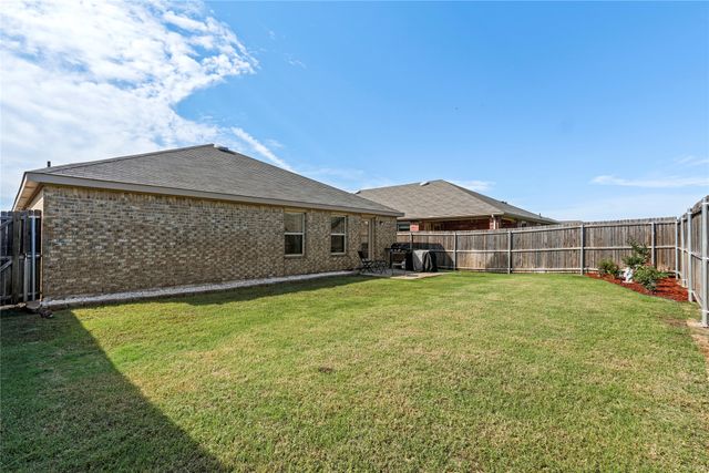 2300 Torch Lake Drive, Forney, TX 75126