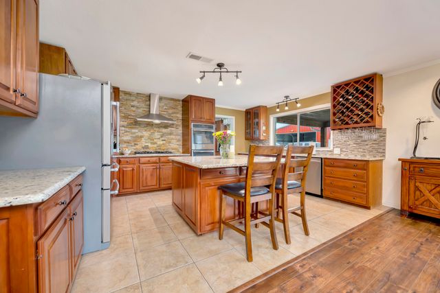 26 Rancho Drive N, Fort Worth, TX 76244