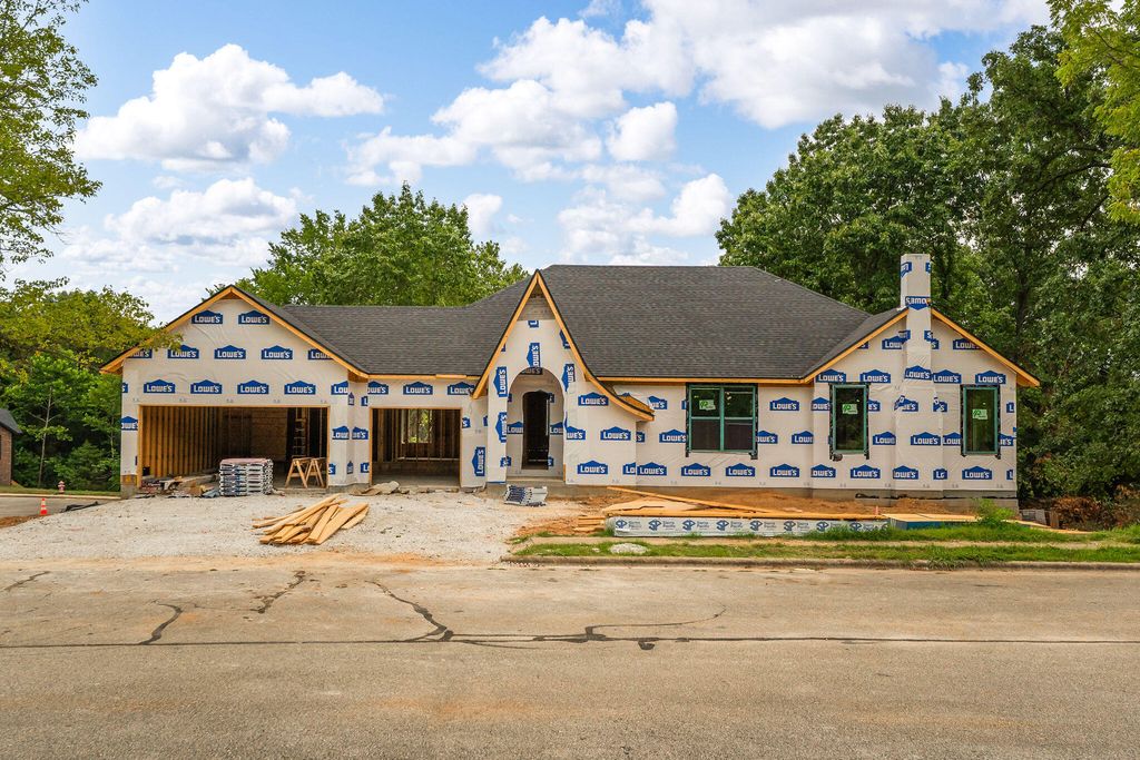 1868 S 13th Street, Ozark, MO 65721