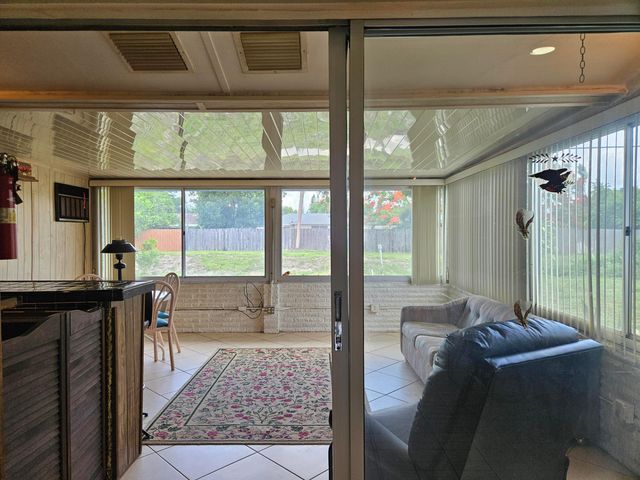 5531 S 37th Street, Greenacres, FL 33463
