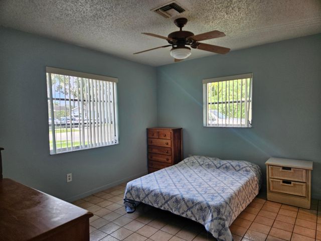 5531 S 37th Street, Greenacres, FL 33463