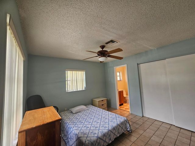 5531 S 37th Street, Greenacres, FL 33463