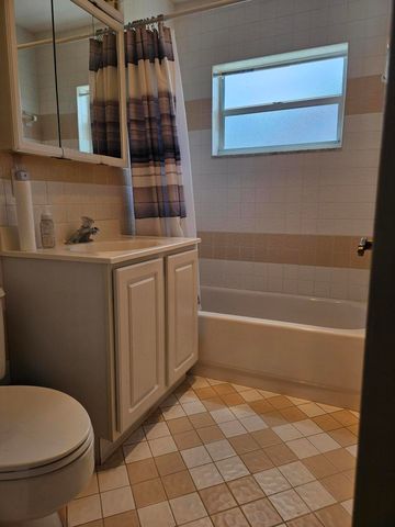 5531 S 37th Street, Greenacres, FL 33463