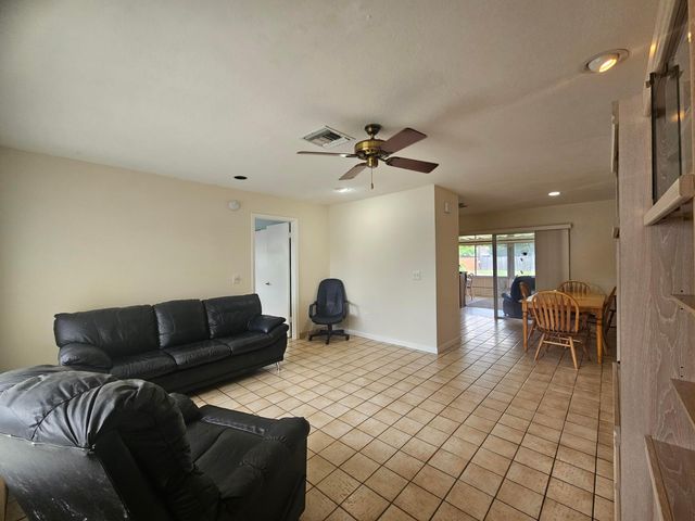 5531 S 37th Street, Greenacres, FL 33463