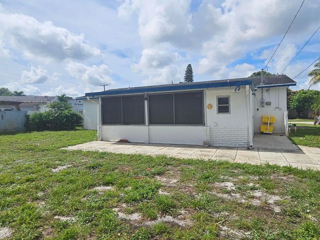 5531 S 37th Street, Greenacres, FL 33463