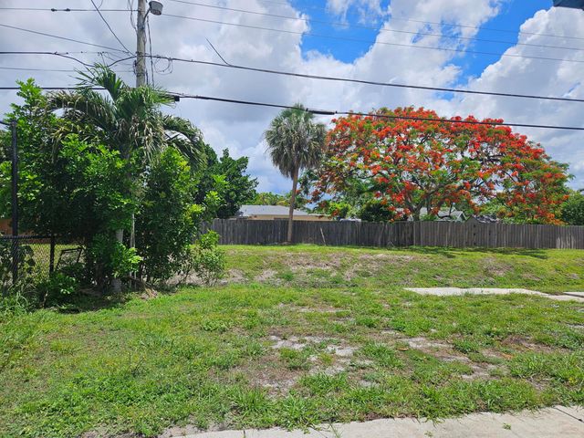 5531 S 37th Street, Greenacres, FL 33463