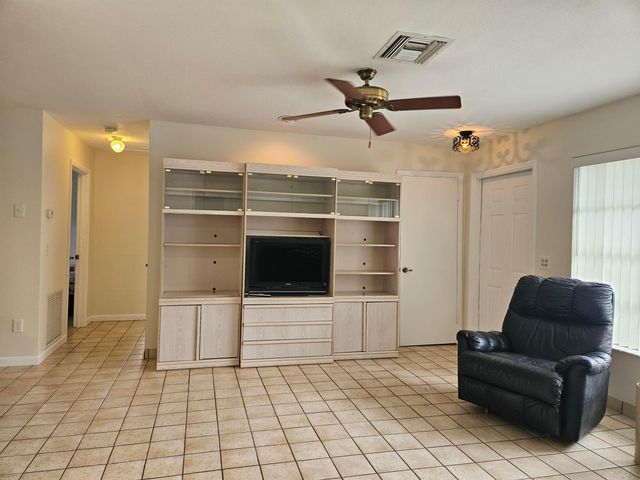 5531 S 37th Street, Greenacres, FL 33463