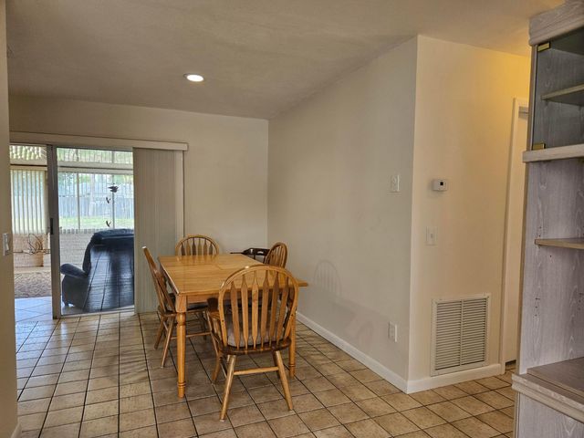 5531 S 37th Street, Greenacres, FL 33463