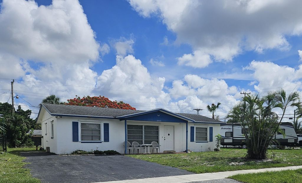 5531 S 37th Street, Greenacres, FL 33463