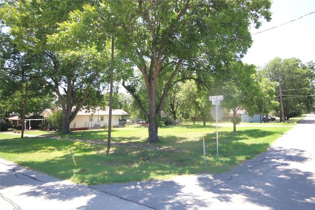 523 W 4th Street, Justin, TX 76247