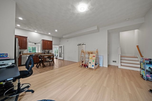 6 Fairlawn, Burlington, MA 01803