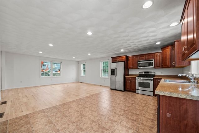 6 Fairlawn, Burlington, MA 01803