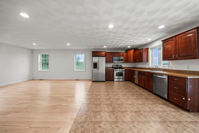 6 Fairlawn, Burlington, MA 01803