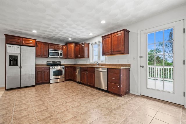 6 Fairlawn, Burlington, MA 01803