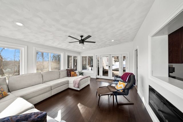 6 Fairlawn, Burlington, MA 01803