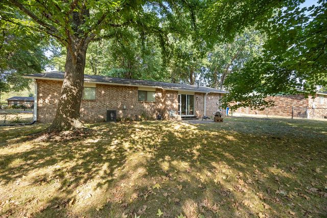 2816 Susan Carol Lane, Fayetteville, AR 72703