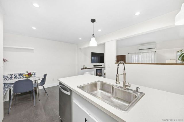 13788 Ruette Le Parc D, Del Mar, CA 92014