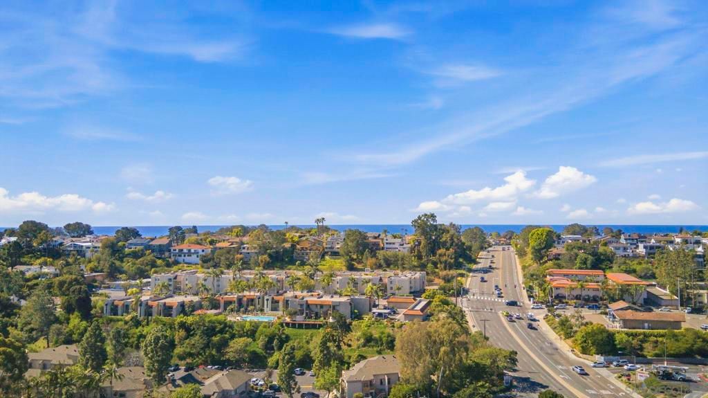 Image 6 of property listing at 13788 Ruette Le Parc D, Del Mar, CA 92014